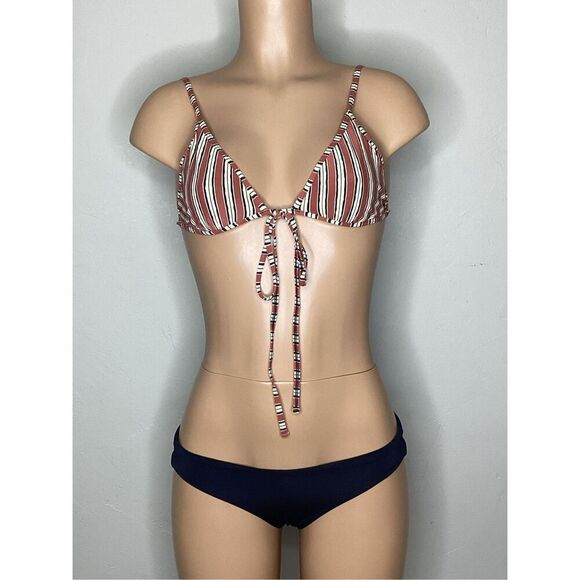 New. Billabong stripe bikini. M/S. Retails $99 - Picture 4 of 11